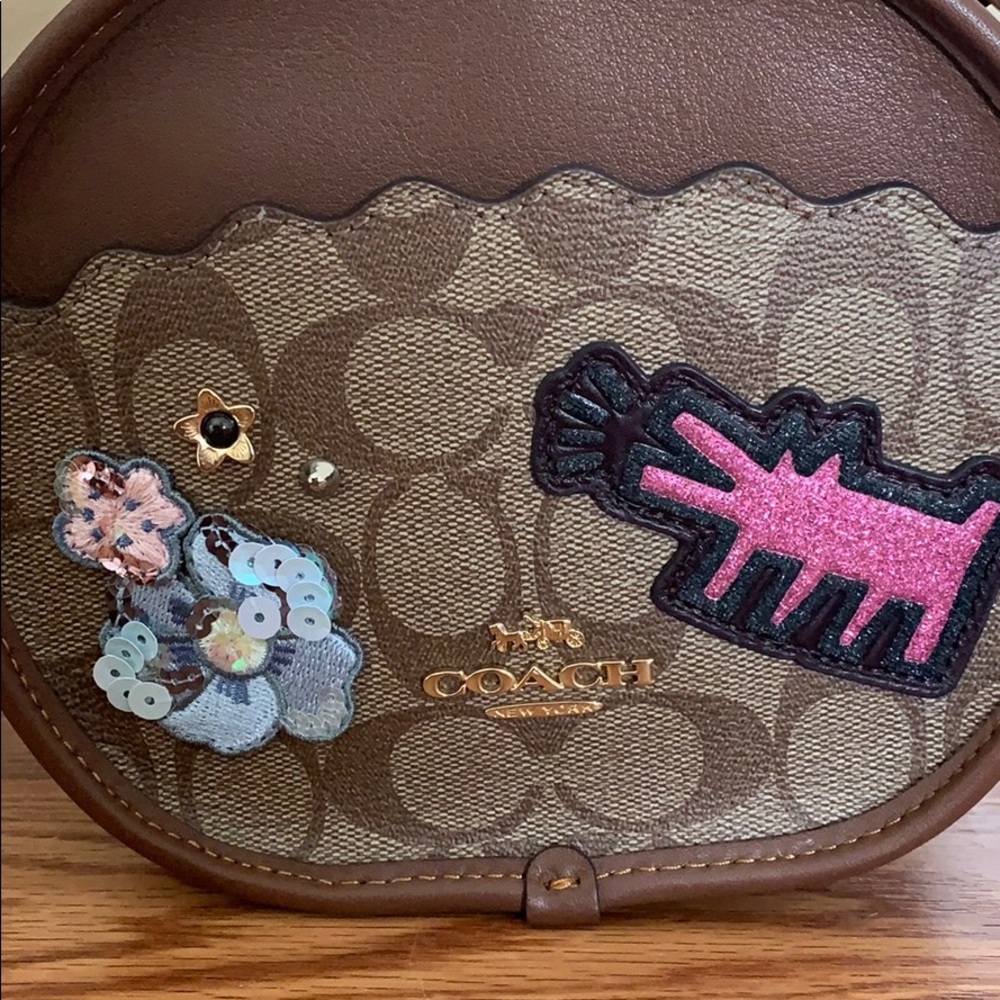 Keith Haring Canteen Cross body w/ matching wallet - Picture 6 of 6
